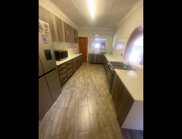 4 BEDROOM HOUSE FOR SALE IN KANONKOP